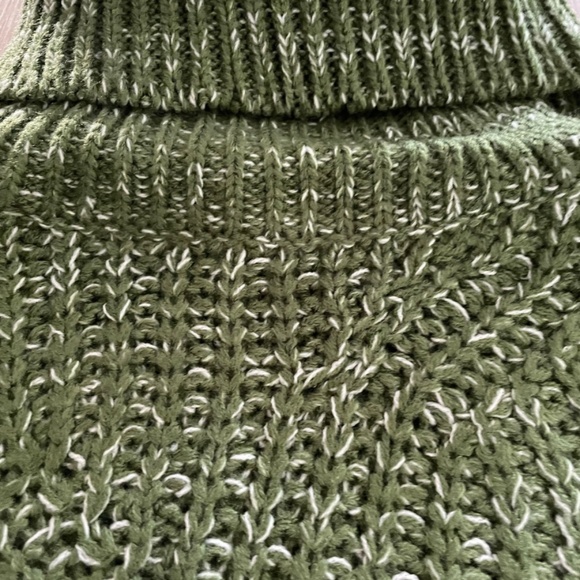 Cable Knit Turtleneck Pullover Sweater Forrest Green - Picture 9 of 10
